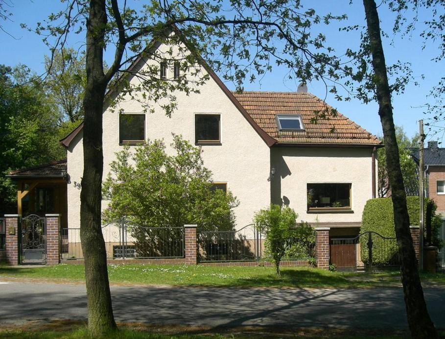 Ferienwohnung Am Wasserturm Хохен Нойендорф Екстериор снимка